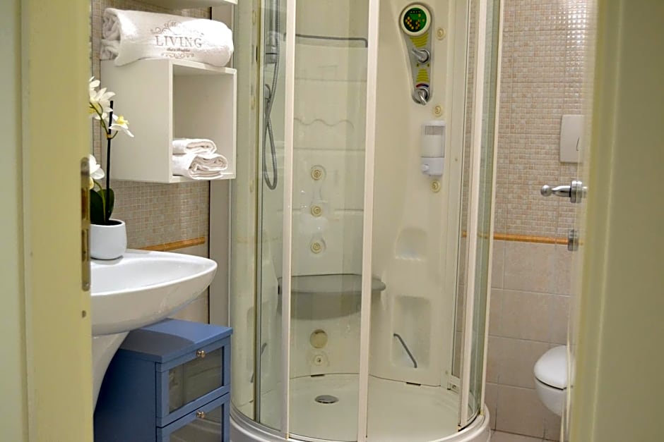 MR Living Bed & Breakfast