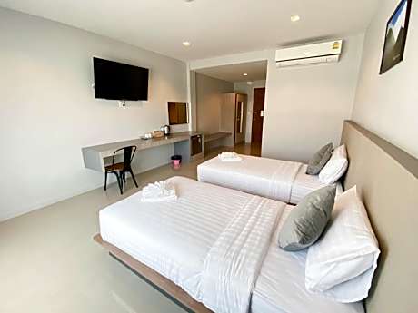 Superior Twin Room with City View