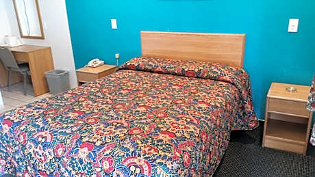 Queen Room - Smoking