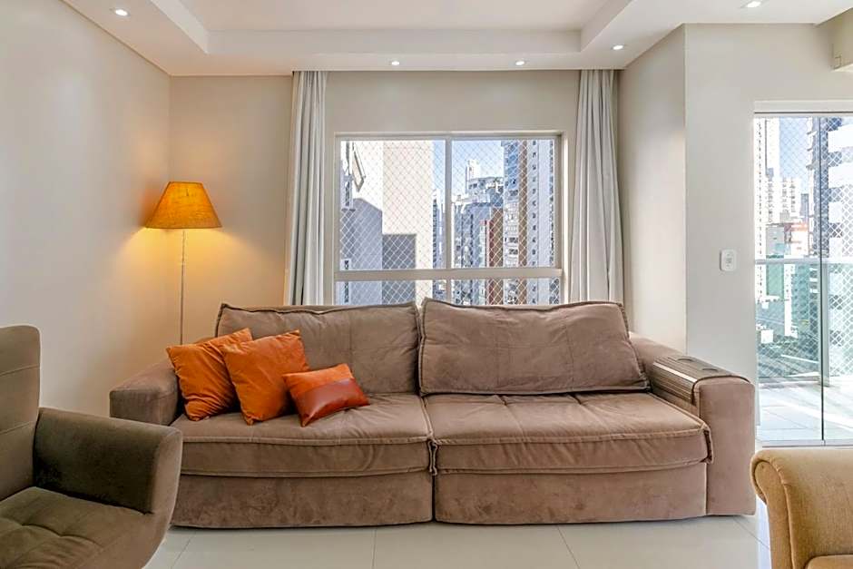 Apartamento pé na areia – 1 min da Praia Central