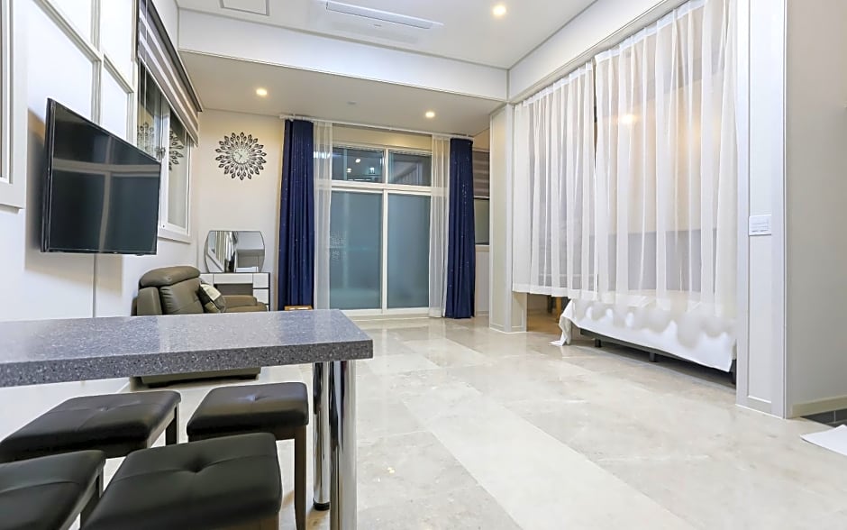 Gangneung Buchaegil Motel and Pension