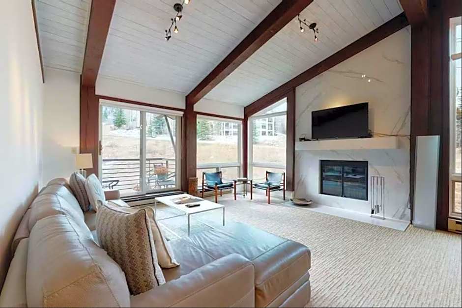 Enclave 309, Snowmass Ski-In/Ski-Out Condo w/Shared Pool/Hot Tub/Private Washer/Dryer/Gym/WiFi