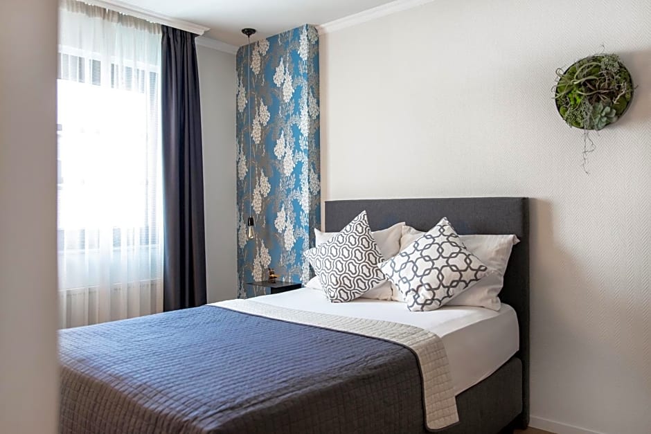 B-Hotel