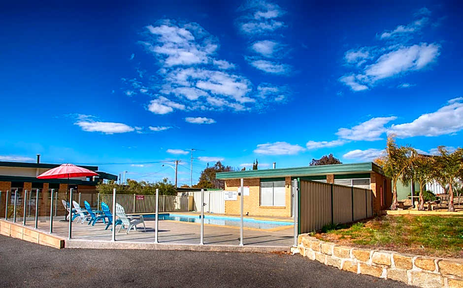 Hi Way Eight Motor Inn