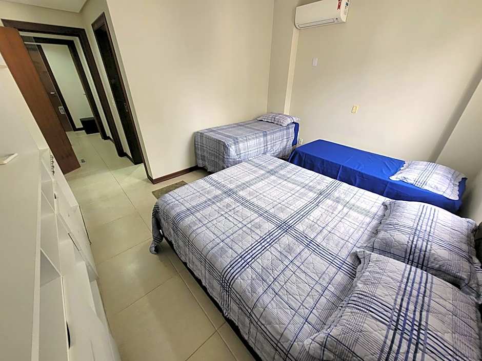 3 suítes grandes, 4 garagens, Vista mar, ótima localização a 2 minutos do mar em Meia Praia - Itapema