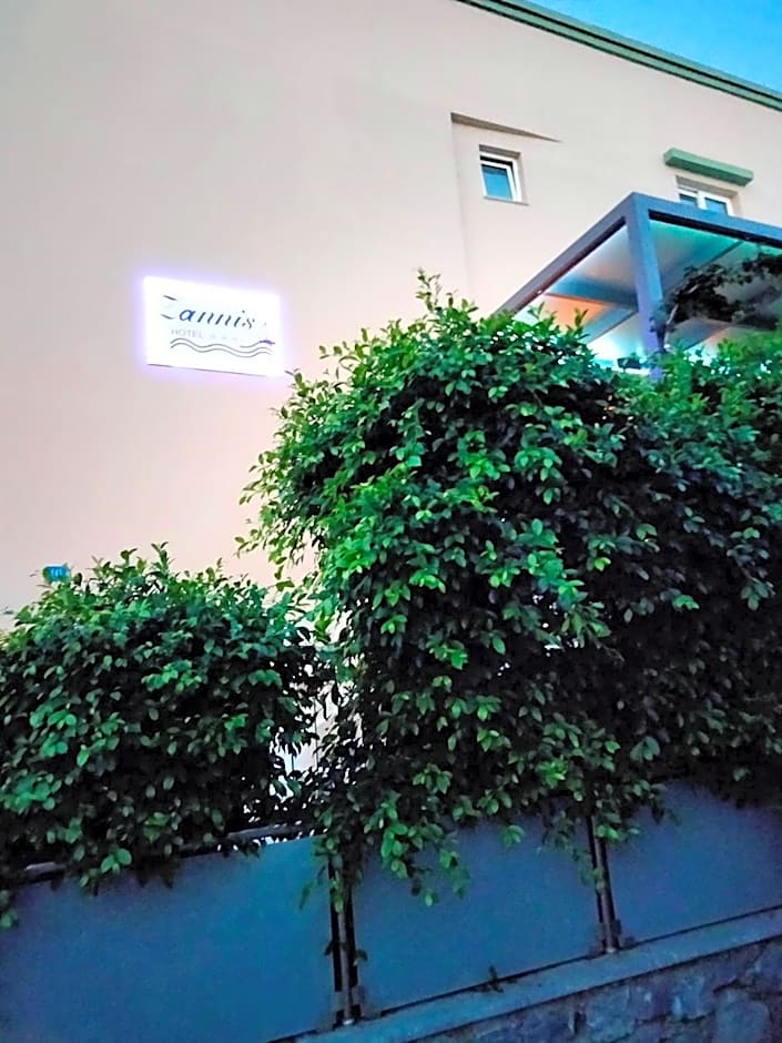 Zannis Hotel