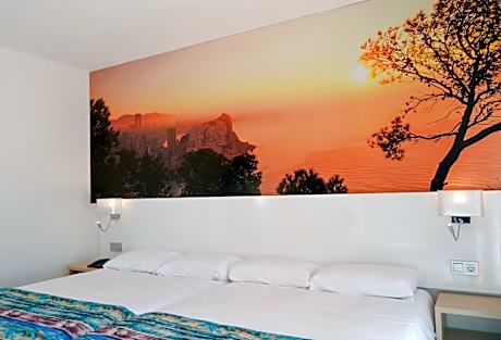 Standard Quadruple Room (3 Adults + 1 Child)