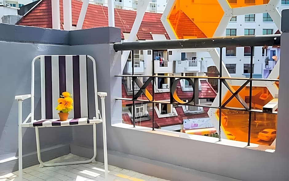 Beehive Phuket Oldtown Hostel