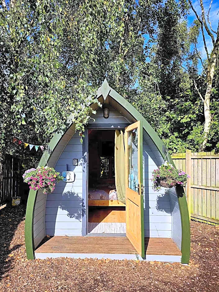 The Forest Pod - Wood Fired Hot Tub and Fire Pit