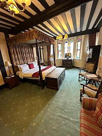 Four Poster Room