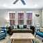 TRUE BLUE-Coastal cottage-3 min walk to beach! POOL!