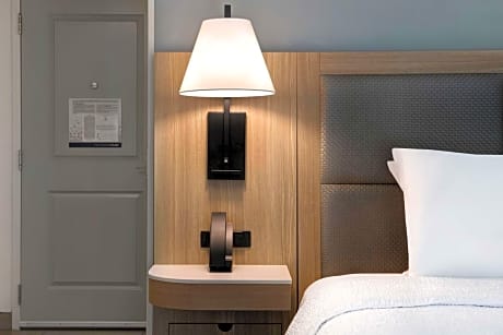 King Room with King Bed - Non-Smoking