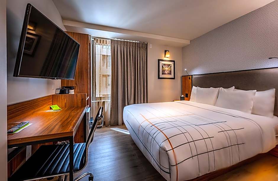 La Quinta by Wyndham Time Square South