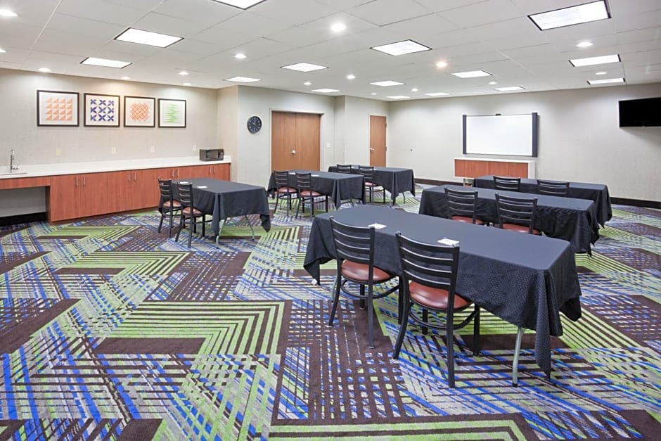 Holiday Inn Express Hotel & Suites Dickinson By IHG
