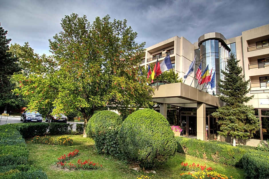Photo 1 of 50 of Hotel Dumbrava