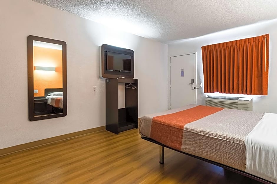 Motel 6-Long Beach, CA - International City