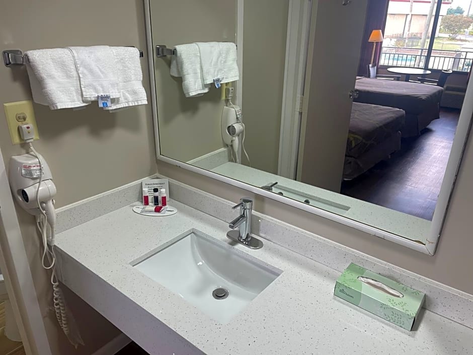 Super 8 by Wyndham Valdosta Mall