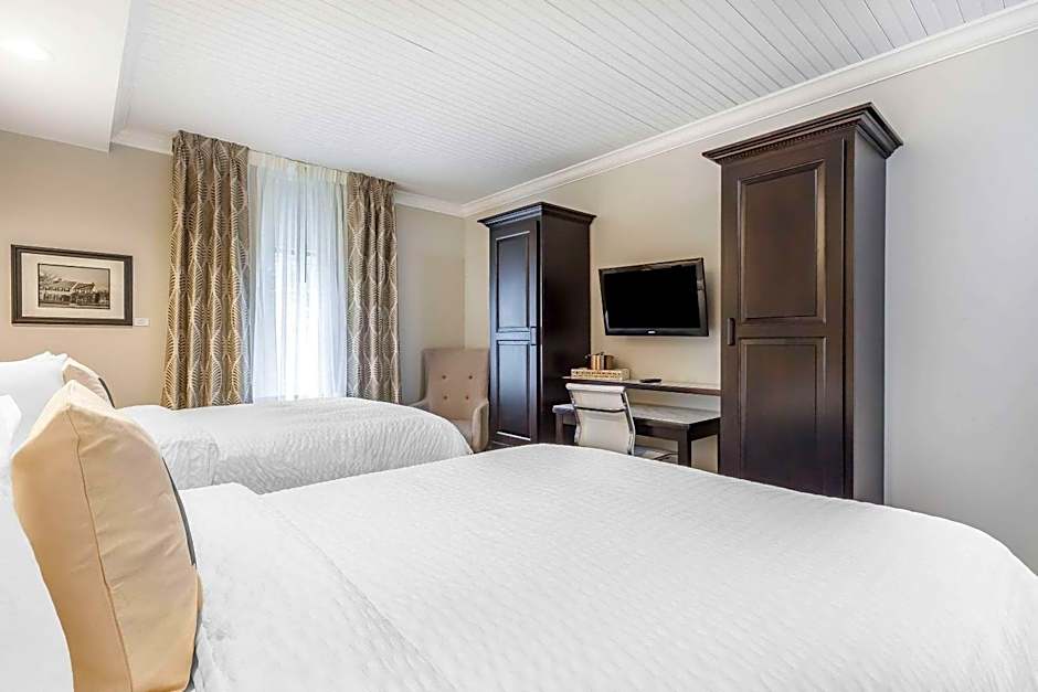 The Aurora Inn Hotel and Event Center