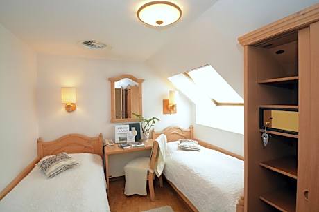 Twin Room with Shower