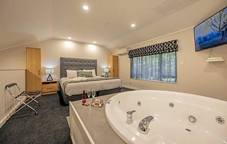 Aubyn Court Spa Motel