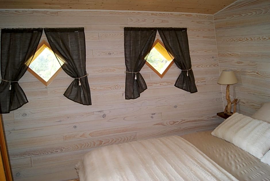 Les Cabanes de Gros Bois