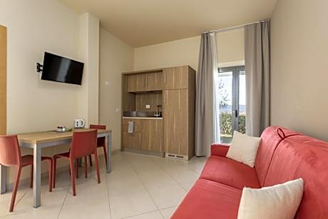 Apartment with Garden View