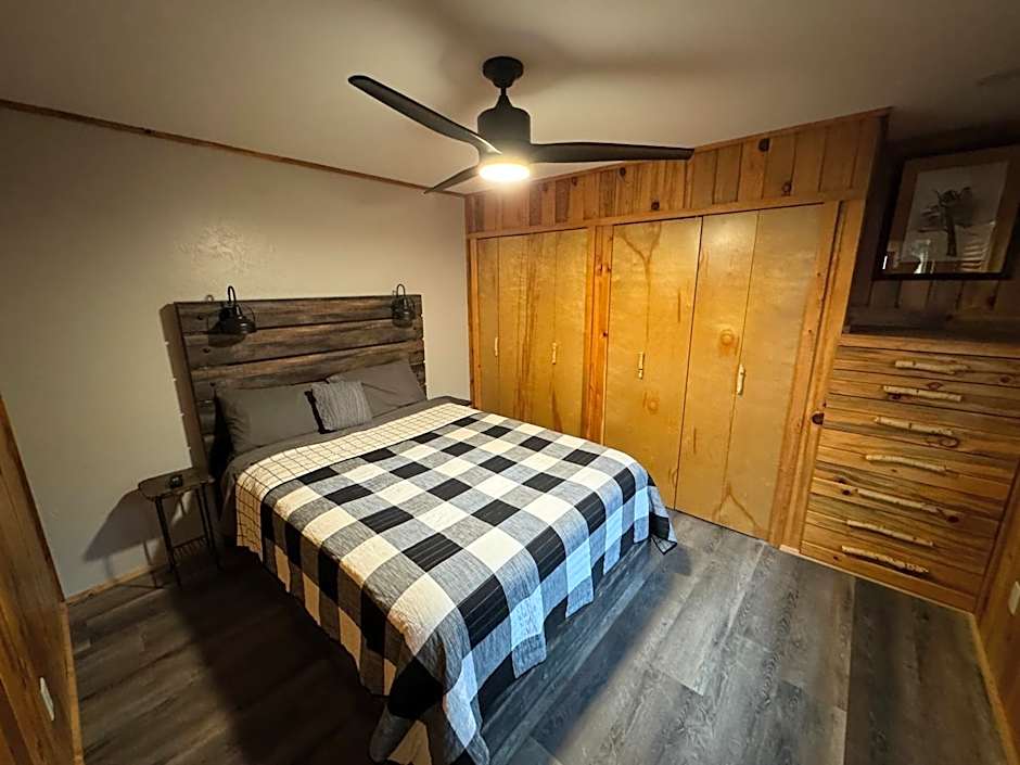 Sportsman Lodge Melrose MT