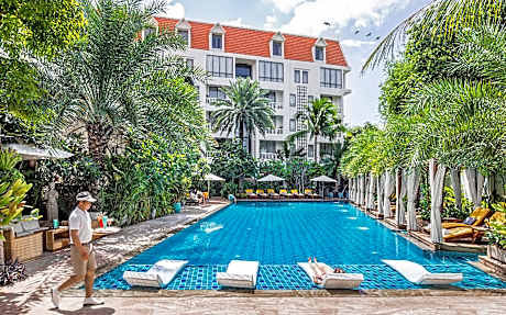 Palace Gate Hotel & Resort