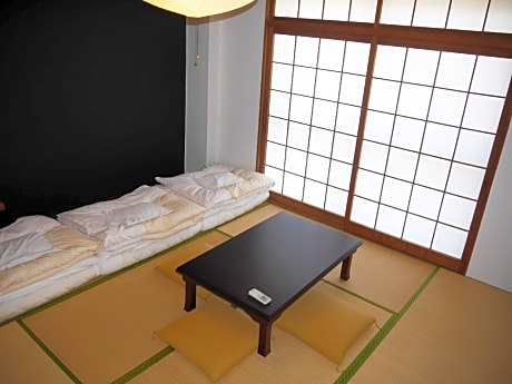 1 Person in 3-Bed Dormitory - Female Only