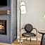 456 Embarcadero Inn & Suites