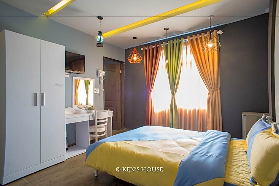 Ken's Backpackers Hotel