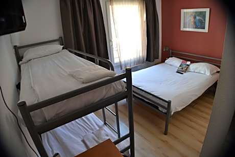 Quadruple room with 1 Double Bed and 2 Bunk Beds