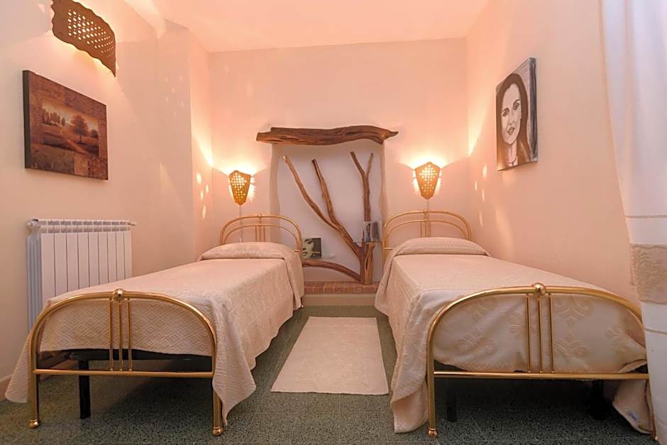 Photo 1 of 6 of Deluxe 2 Beds
