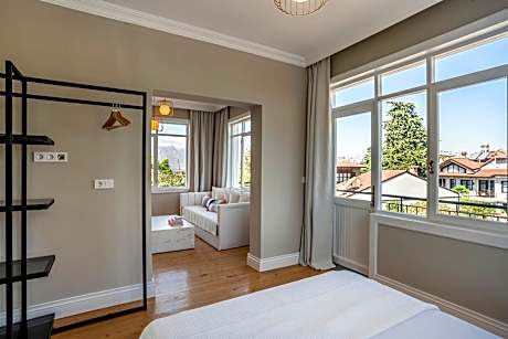 Sea View Studio with Balcony and Kitchenette