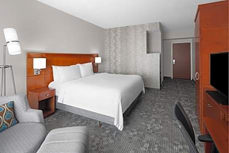 King Room with Mobility Accessible Tub