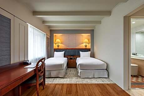 One-Bedroom Twin Suite