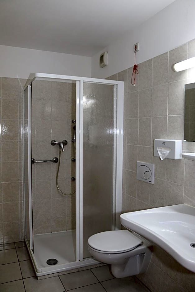Photo 1 of 7 of 1 Double Bed or 2 Beds