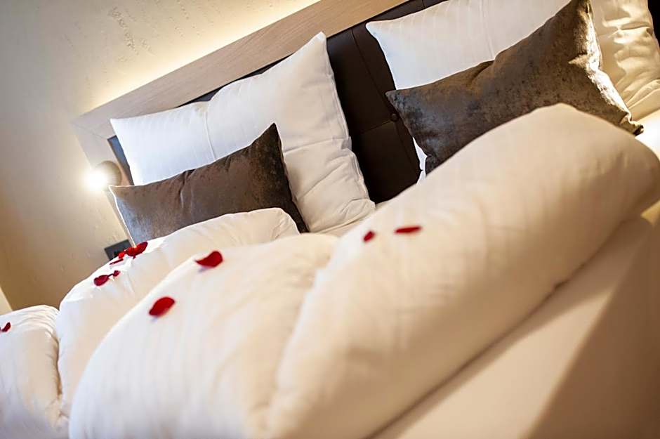 Haus Gregori Modern & Central Stay in Vineyard with Rooftop & Served Breakfast