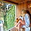 Chalét com jacuzzi sauna lareira e telao cinema