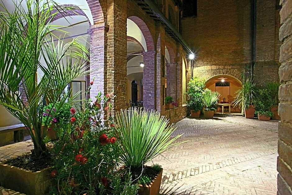 Il Chiostro Del Carmine