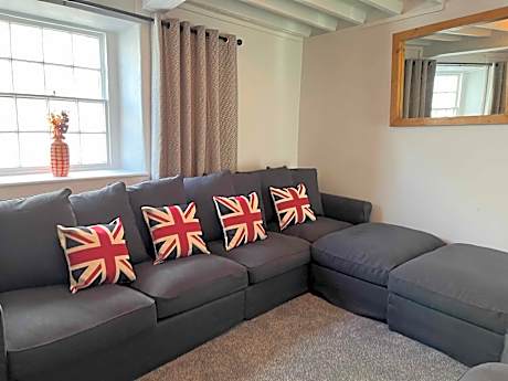 The North Wales Gathering - Hot Tub & Sleeps Up To 16