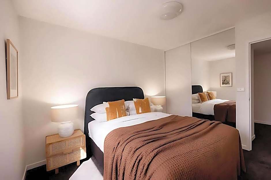 Battery Point apartment with river views