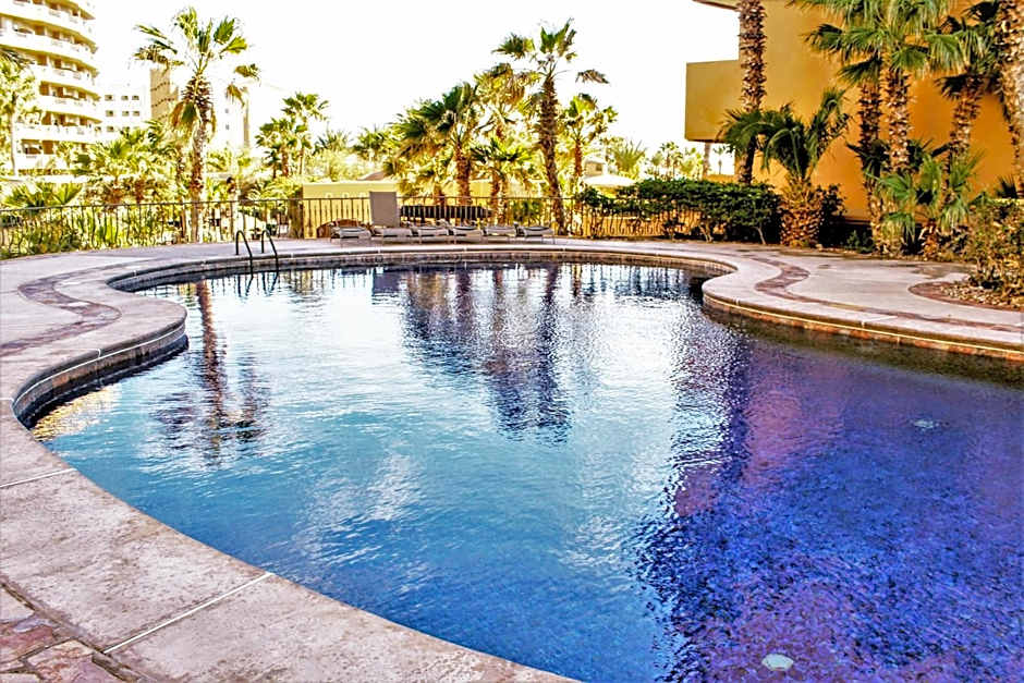 Bella Sirena 305-A - Elegant Oceanview Condo on Beachfront Resort