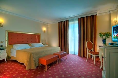Family Room (2 Adults + 1 Child) with Balcony
