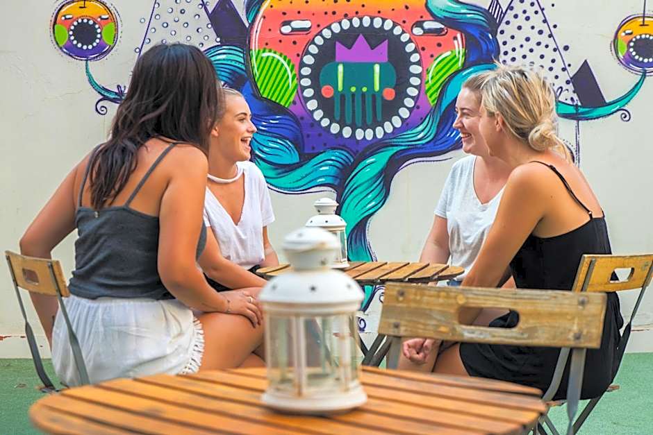 Sant Jordi Hostels Gracia