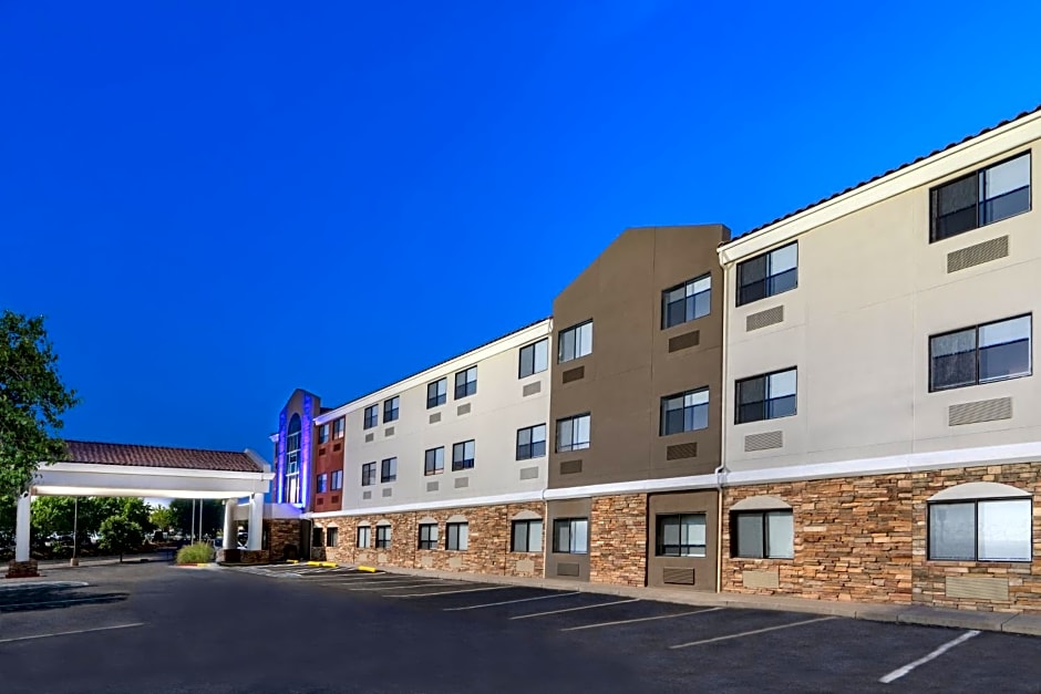 Holiday Inn Express & Suites Albuquerque-N. Balloon Fsta Park By IHG