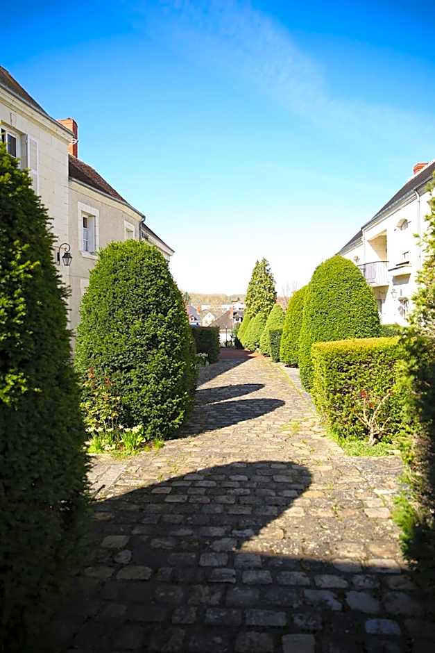 Aux Portes du Château