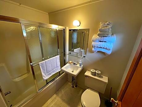 Double Room with Private Bathroom