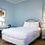 Deluxe Queen at the Curry Mansion - Parking & Heated Pool!