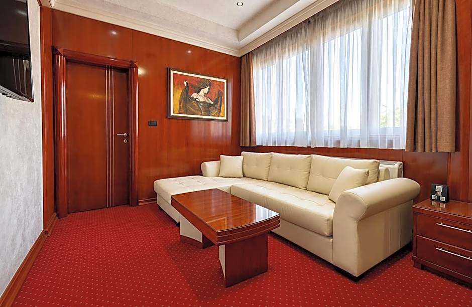Prezident Hotel Novi Sad - Outdoor Pool & Spa